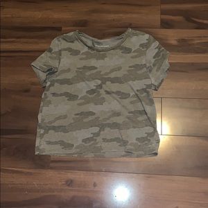 cropped American Eagle camo shirt